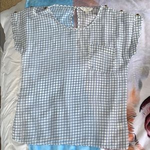 Super cute blue blouse with gold details! 💙